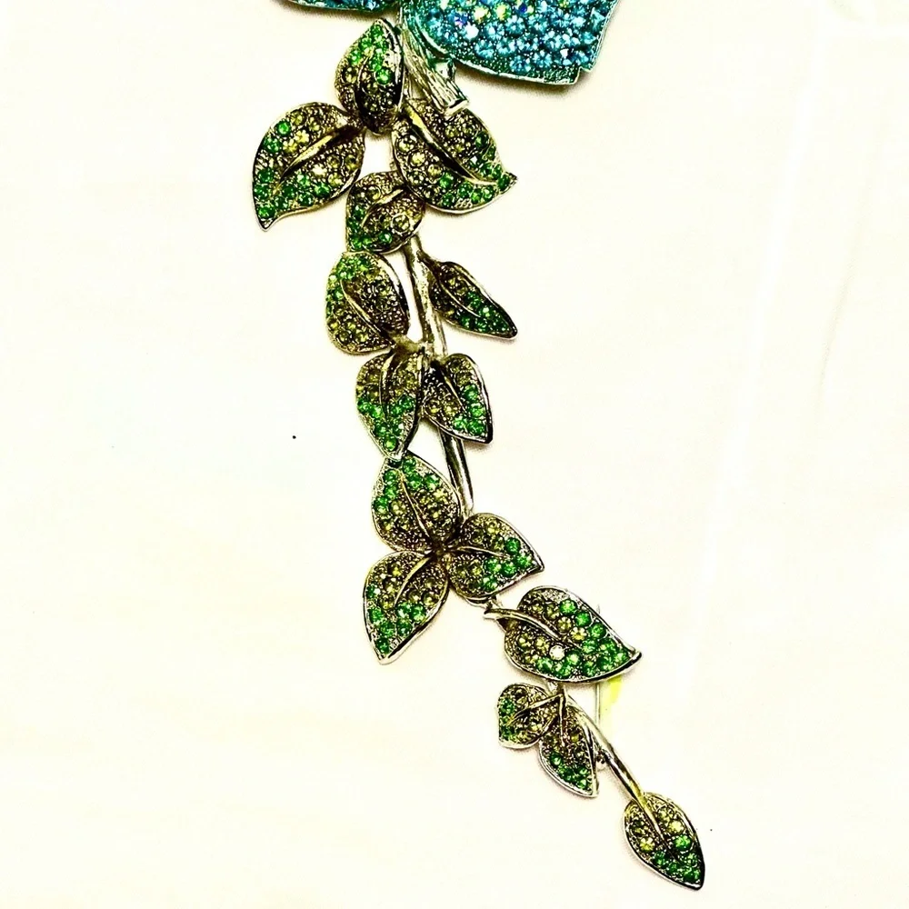 CRYSTAL BROACH Movable Elegant Green and Blue Floral ROSES Brooch gorgeous 9” 3”